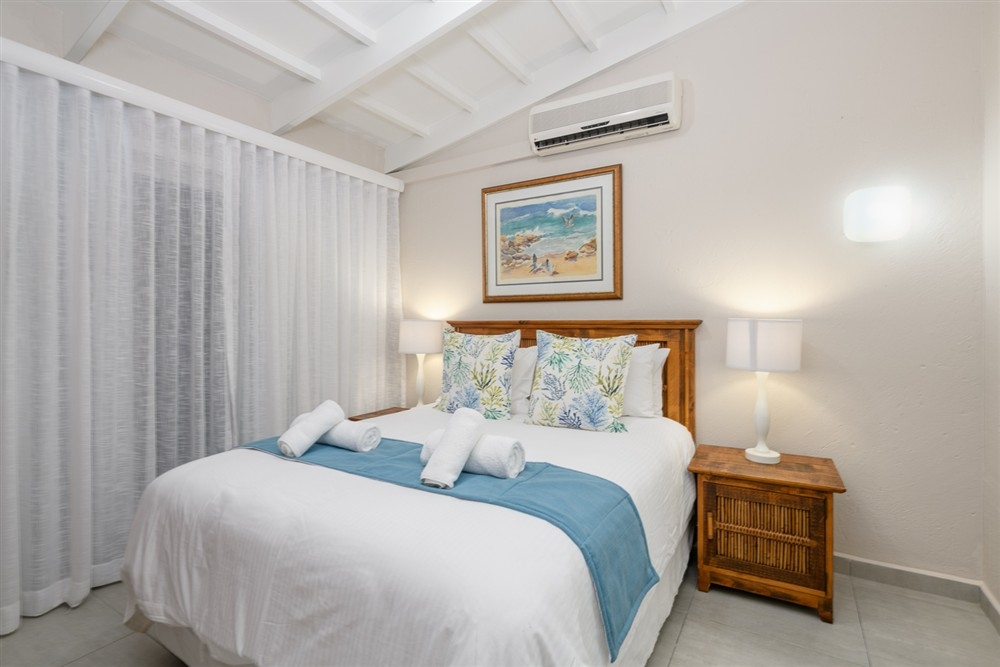 Villa 2409: Bedroom 1 with Queen bed and ensuite